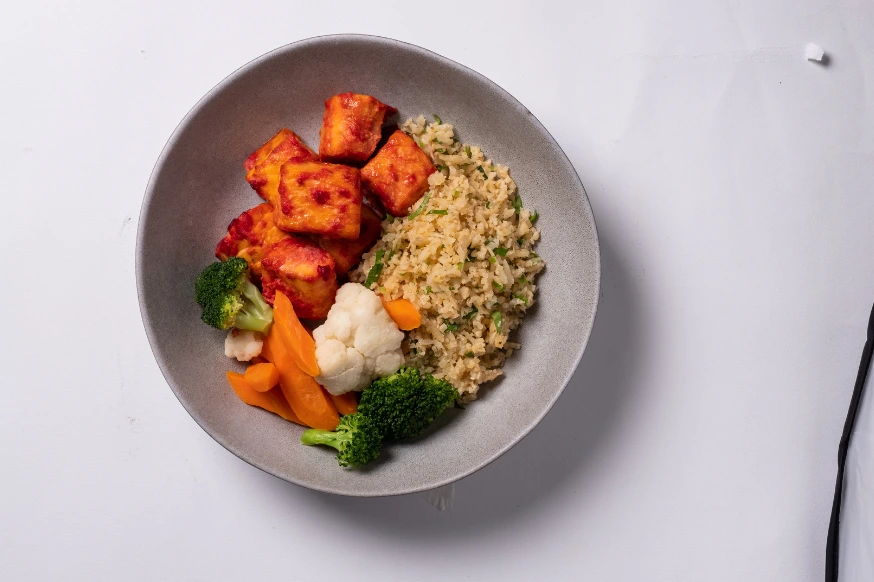 Grilled Salmon with a side of cauliflower from Kcal